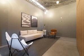 Lobby sitting area -  Charlie Alves Guimarães Pinheiros (São Paulo)