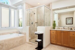 Dusche, Whirlpool, Haartrockner, Bidet