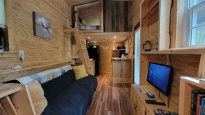 TV - Hedgehog-Mountain Laurel Tiny Home (Suches)