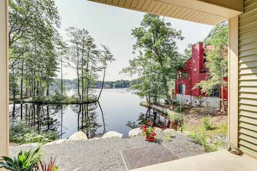Lakefront Orange Vacation Rental - Pet Friendly!