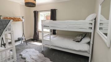 3 bedrooms, WiFi (free), individually decorated, individually furnished