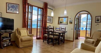 Cozy three-room apartment surrounded by greenery near the sea