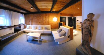 ATI Chalet-style apartment from the 1800s in the heart of Ortisei