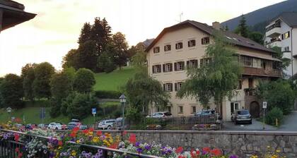 ATI Chalet-style apartment from the 1800s in the heart of Ortisei
