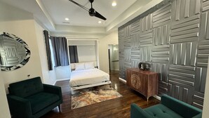 Room - Unit 1_Expansive Luxury Suite for up to 4 Persons (Charlottesville)