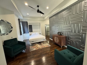 2 habitaciones, escritorio, tabla de planchar con plancha y wifi gratis