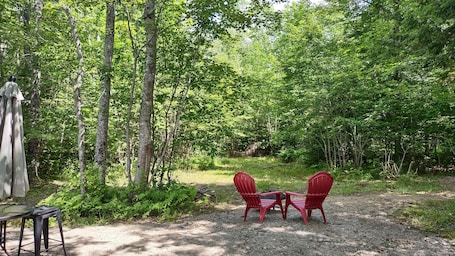 Property grounds. Schlafman's Hollow Solar Camp Cabin 2