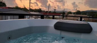 Downtown Mena apartment with hot tub and open concept