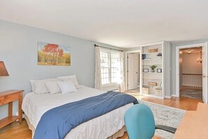 3 bedrooms, iron/ironing board, WiFi, bed sheets - Suburban Oasis just 1 hr from Providence, Cape & Islands, and Boston (Norfolk)