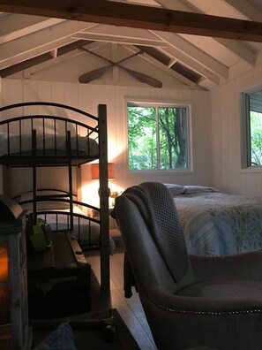 5 bedrooms, desk, iron/ironing board, free WiFi