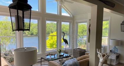 Luxury cottage on beautiful lakefront with hot-tub & private bunkie. New to VRBO