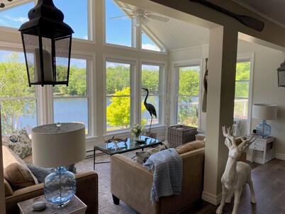 Luxury cottage on beautiful lakefront with hot-tub & private bunkie. New to VRBO