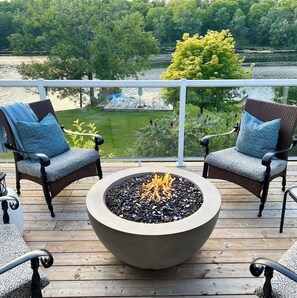 Terrace/patio - Luxury cottage on beautiful lakefront with hot-tub & private bunkie. New to VRBO (Maberley)