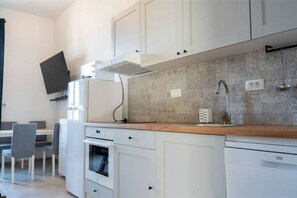 Microwave, dishwasher