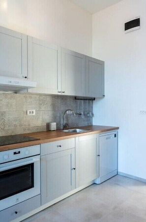 Microwave, dishwasher