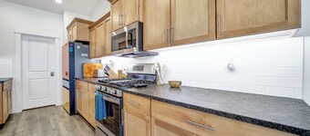 New 2 level Twin Falls Home, 2 masters!