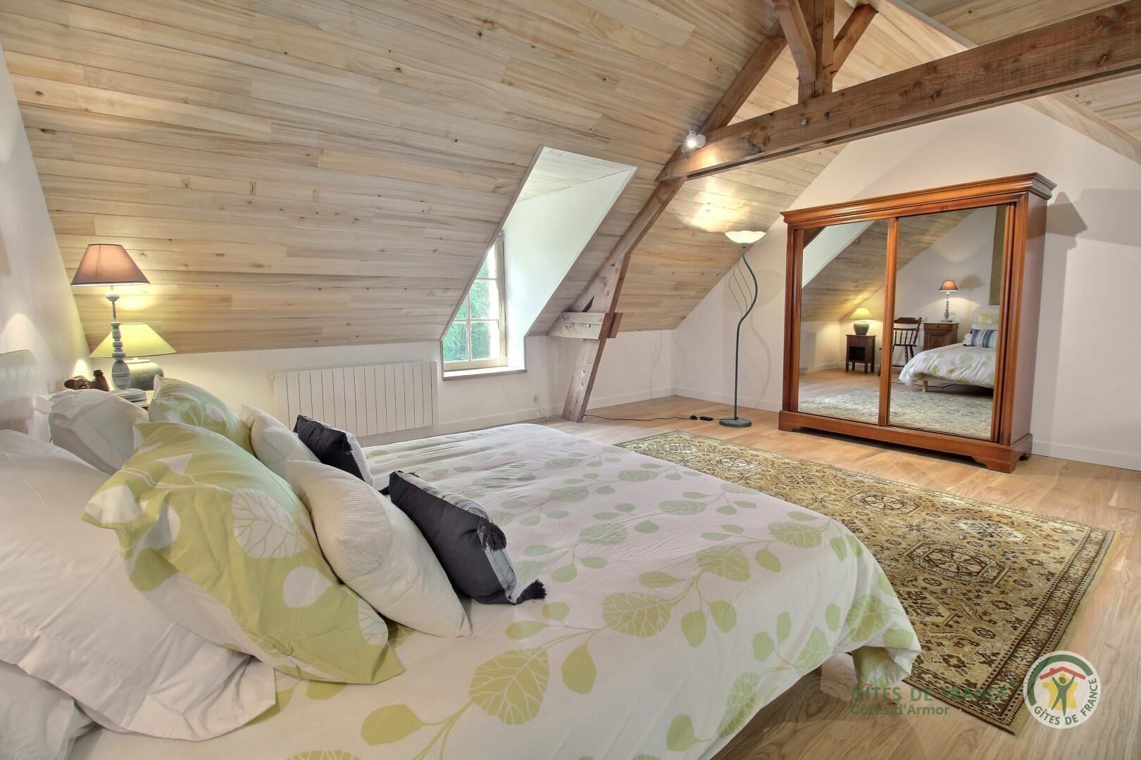 2 bedrooms, iron/ironing board, free WiFi