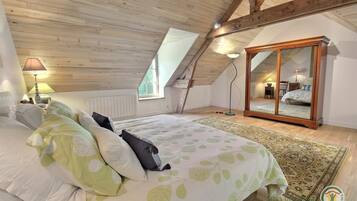 2 bedrooms, iron/ironing board, free WiFi