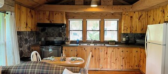 COZY CABIN ON THE CREEK 