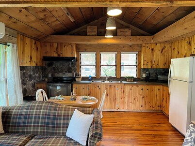 COZY CABIN ON THE CREEK