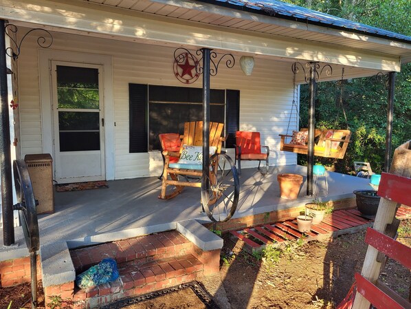 Terrace/patio - 15 min> Lake of the Pines, 25 min> Lake Caddo. Bring the boat and whole family! (Jefferson)