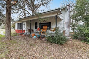 Exterior - 15 min> Lake of the Pines, 25 min> Lake Caddo. Bring the boat and whole family! (Jefferson)