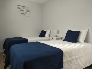 2 bedrooms, iron/ironing board, free WiFi, bed sheets