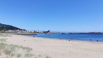 Una spiaggia nelle vicinanze