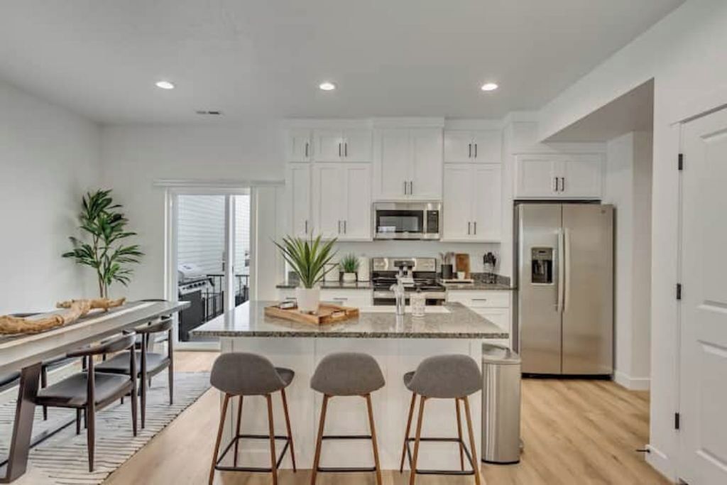 Fridge, microwave, stovetop