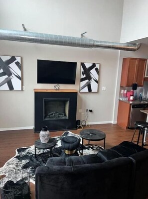 Living area - Modern Suite “CWE” (St. Louis)
