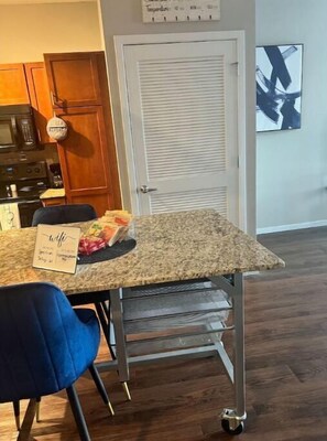 Dining - Lovely 1 bedroom apartment in “CWE” (St. Louis)