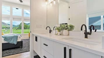 6 chambres, fer et planche à repasser, Wi-Fi gratuit, draps fournis