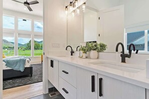 6 chambres, fer et planche à repasser, Wi-Fi gratuit, draps fournis