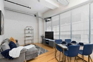 Living area - Downtown Stl 2bd/2bth Apt Garage parking included (St. Louis)