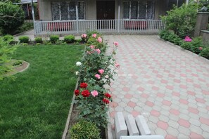 المنطقة المحيطة بالمنشأة