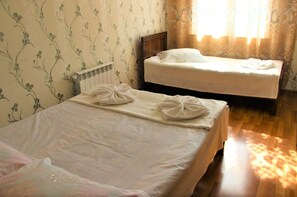 1 غرفة نوم ومكواة/لوح كي وواي فاي وملاءات أسرّة