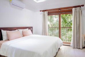 2 bedrooms, iron/ironing board, travel cot, WiFi - Tropical Garden Apt w/ Private Beach Access & Pool (Jaco)