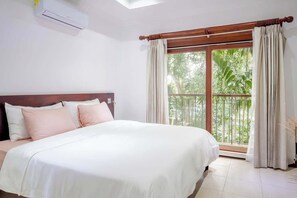 2 bedrooms, iron/ironing board, travel crib, WiFi - Tropical Garden Apt w/ Private Beach Access & Pool (Jaco)