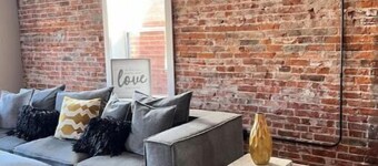 Historic Downtown 2bd/1bth Apt w/Free parking