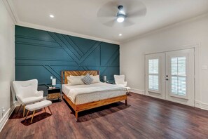 7 bedrooms, iron/ironing board, travel cot, free WiFi - Stay Tyler @ Villa Grande (Tyler)