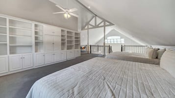 7 quartos, ferros/tábuas de passar roupa, berço de viagem