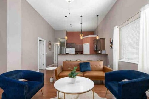 Contemporary Apartment “Downtown Belleville”