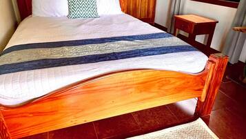 3 bedrooms, Egyptian cotton sheets, premium bedding, free WiFi