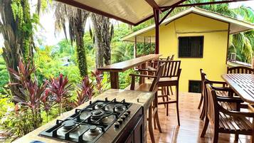 Deluxe House, Sea View | 3 bedrooms, Egyptian cotton sheets, premium bedding, free WiFi