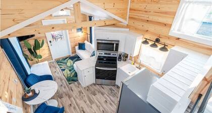 Tiny House Cabin w/Private Firepit + Boat Parking Mins to Boat Ramps