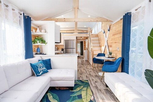 Tiny House Cabin w/Private Firepit + BOAT Parking Mins to Boat Ramps