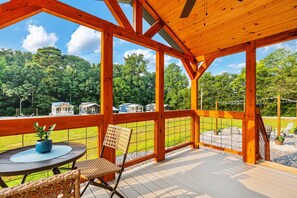 Outdoor dining - Tiny House Cabin w/Private Firepit + BOAT Parking Mins to Boat Ramps (Guntersville)