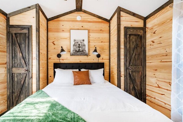 2 bedrooms, desk, iron/ironing board, free WiFi