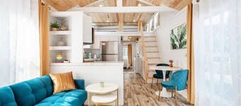 Le Soleil Chalet |Retro-Fabulous Tiny Home Near Lake Guntersville