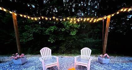 Pet-Friendly Tiny Home Near Lake Guntersville